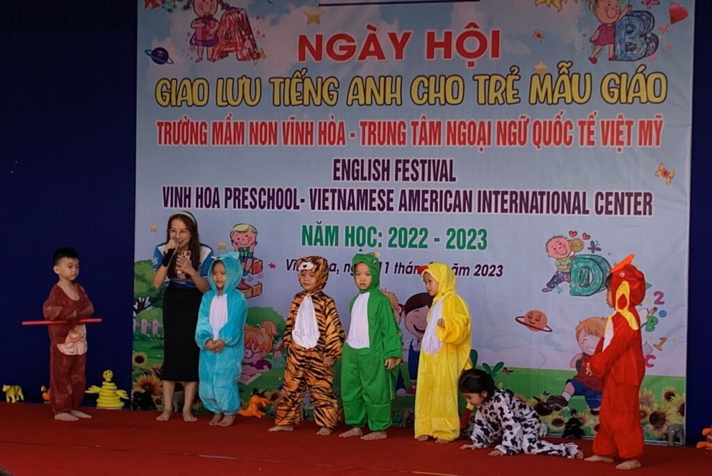 Các bé trường mầm non Vĩnh Hòa tham gia hóa trang và đoán tên các con vật bằng tiếng Anh.