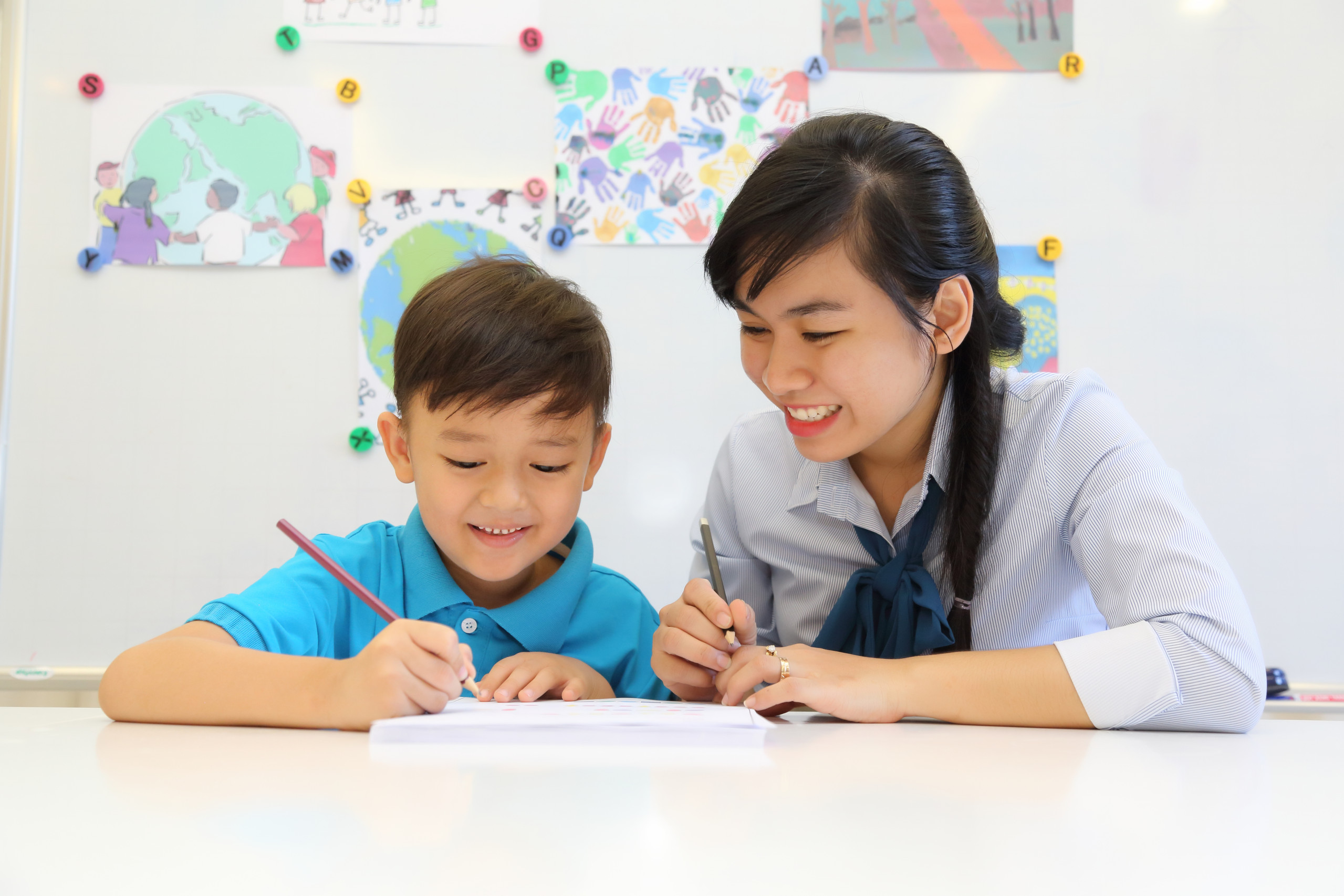 Sự tham gia vào các lớp học ngoại ngữ 7 dấu hiệu cho thấy bé 3 tuổi đang tiếng anh rất tốt