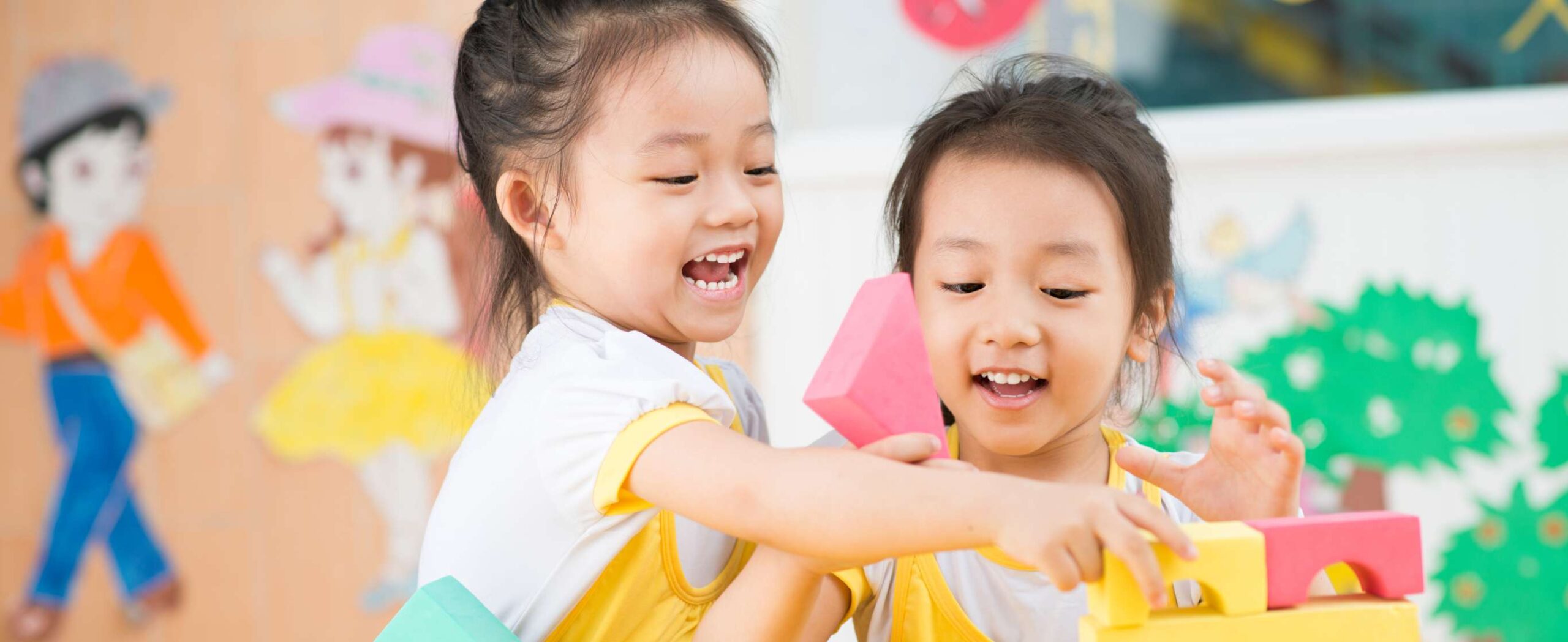 Sự tương tác với bạn bè và môi trường 7 dấu hiệu cho thấy bé 3 tuổi đang học tiếng anh rất tốt