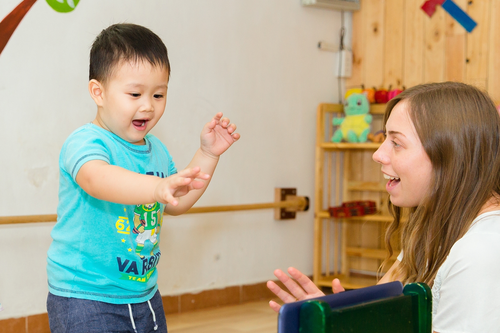 Khác biệt trong cách tiếp nhận thông tin ngôn ngữ khơi dậy tiềm năng ngữ: tại sao nên cho trẻ 4 tuổi học tiếng anh?