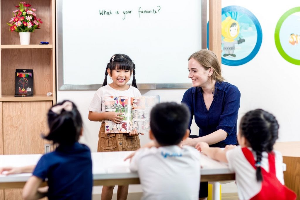 Lợi ích của việc học tiếng anh ở nhà cho bé 3 tuổi nên tại trung tâm hay nhà?