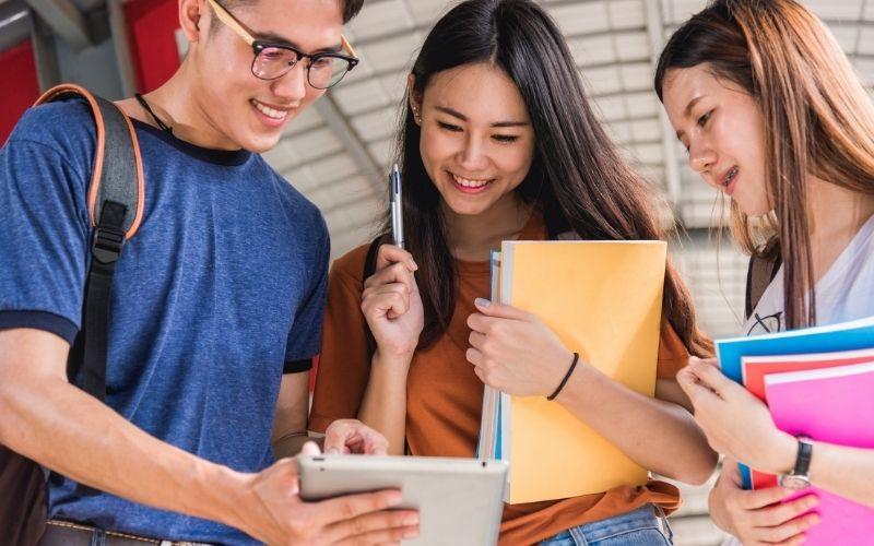 Mỗi cấp độ trong khung CEFR đại diện cho những khả năng cụ thể mà người học có thể thực hiện qua bốn kỹ năng chính Mỗi cấp độ trong khung CEFR đại diện cho những khả năng cụ thể mà người học có thể thực hiện qua bốn kỹ năng chính