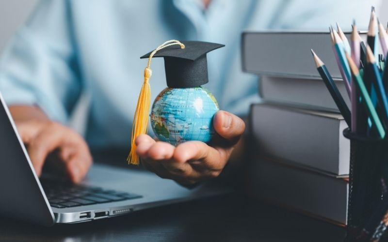 So sánh chi tiết IELTS, SAT và PTE
