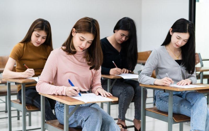 IELTS là bài kiểm tra đánh giá toàn diện 4 kỹ năng tiếng Anh theo chuẩn quốc tế. IELTS là bài kiểm tra đánh giá toàn diện 4 kỹ năng tiếng Anh theo chuẩn quốc tế.